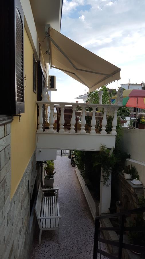 Natalie Apartments เนโอสมาร์มาราส ภายนอก รูปภาพ