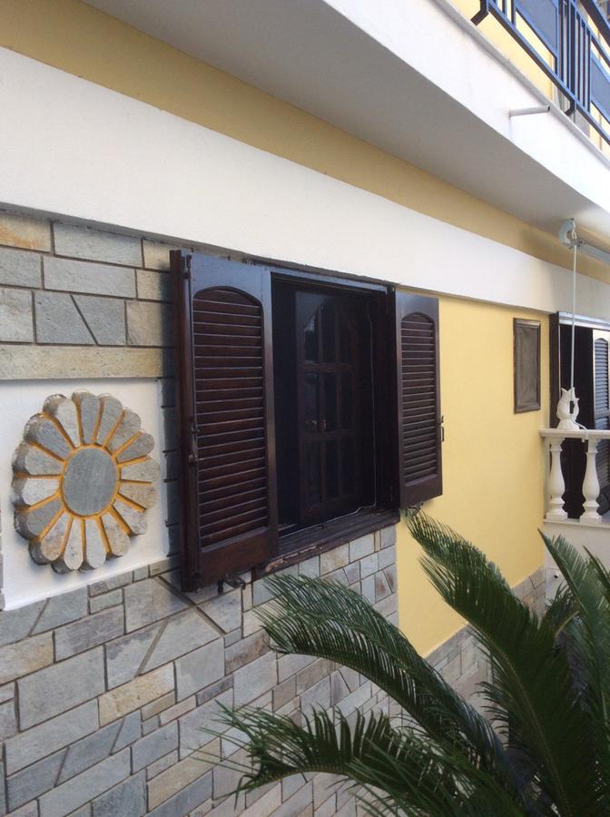 Natalie Apartments เนโอสมาร์มาราส ภายนอก รูปภาพ
